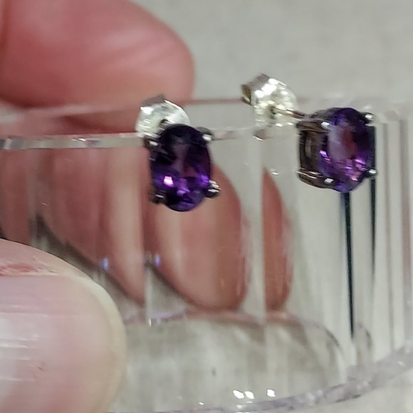 5 mm Oval Amethyst earrings set in Sterling .925 silver - Picture 3 of 8
